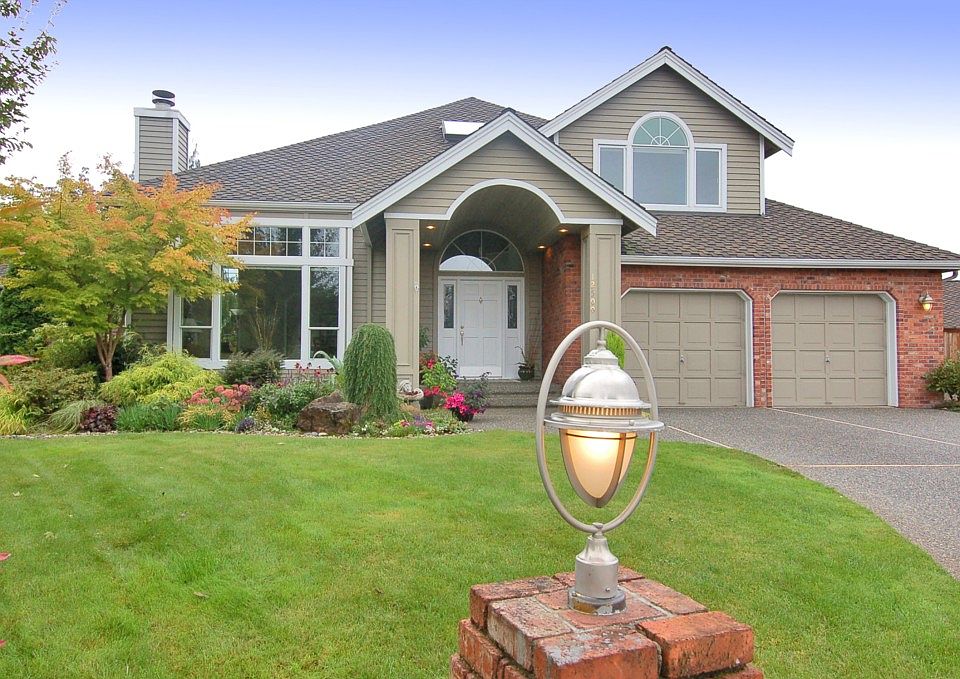 1st image of 12500 NE 163rd St