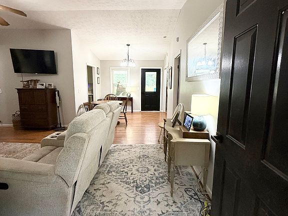 3rd image of 62 Melvin Harris Rd