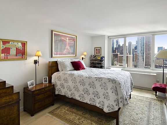 2nd image of 322 W 57th St APT 32P2