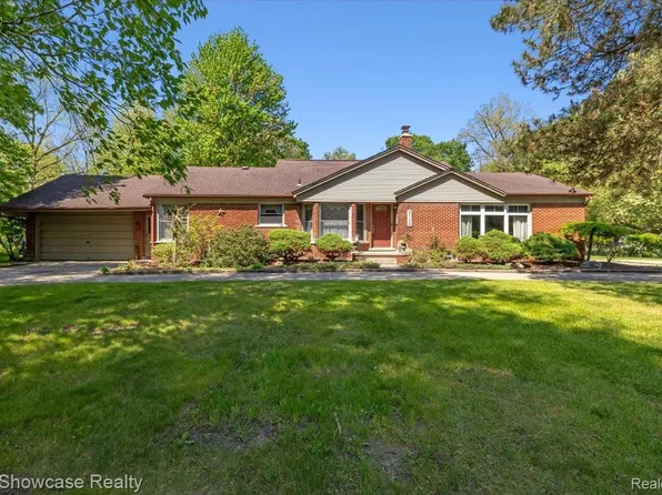 21105 Hugo St, Farmington Hills, MI 48336