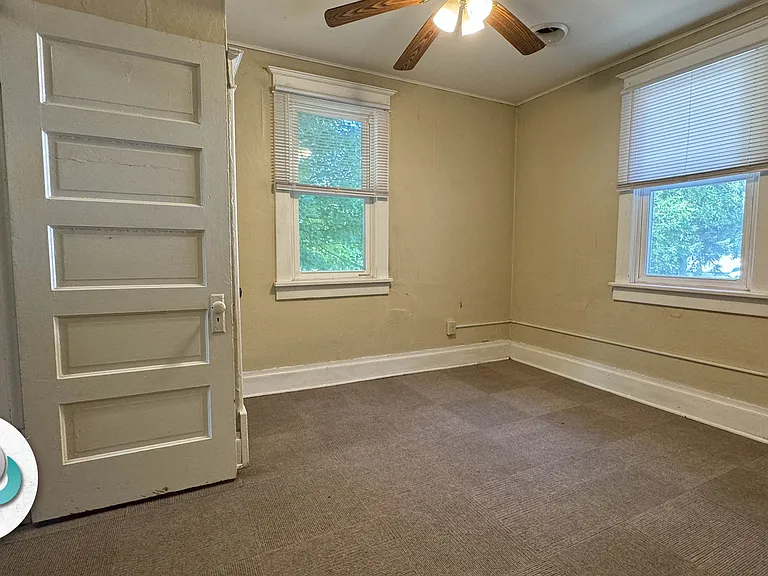 304 W Walnut St #4 — Photo 8