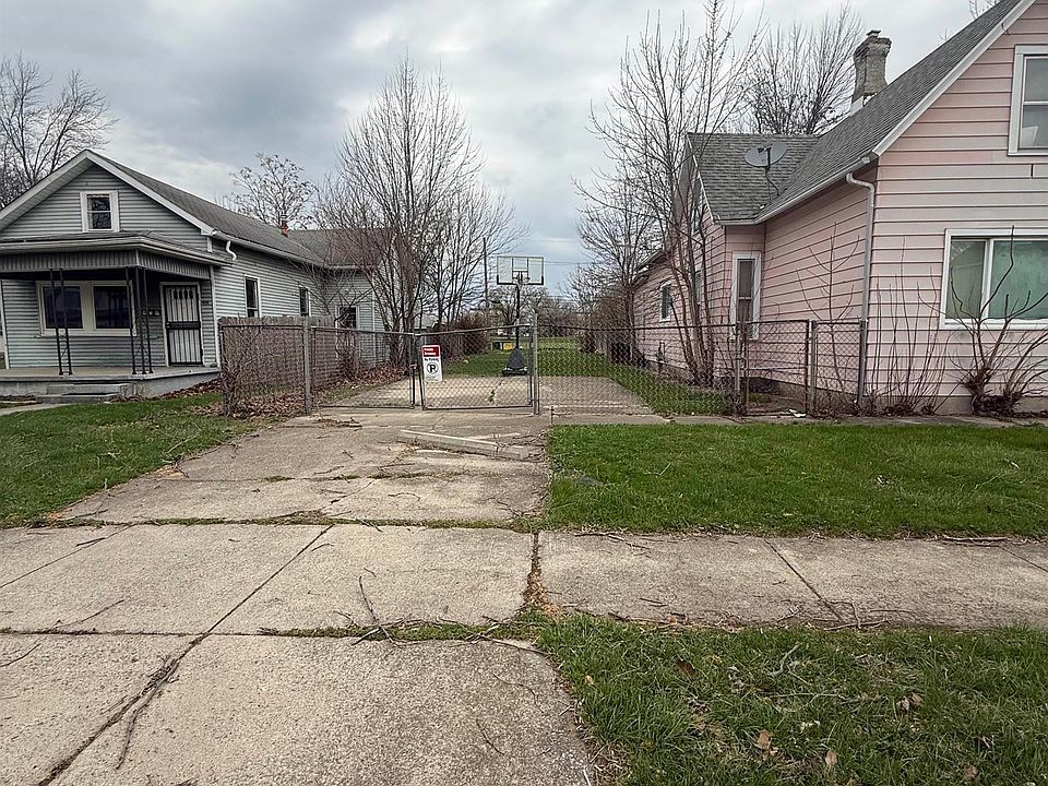 2nd image of 923 Madison St