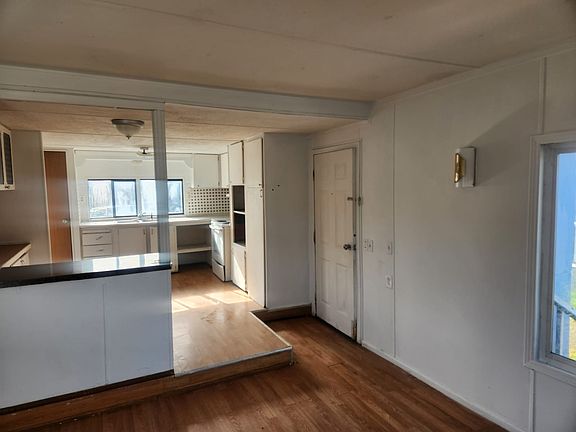 4th image of 216 W Curtis St Trailer 35