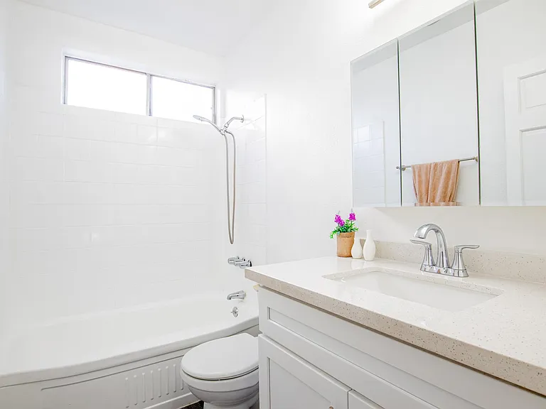 14833 Magnolia Blvd #1 — Photo 8