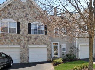 8 Mayflower Dr, Basking Ridge, NJ 07920