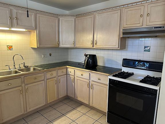 5th image of 16515 S Ashland Ave