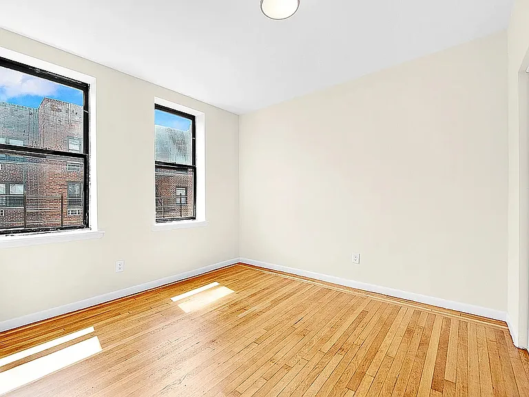 225 E 202nd St #2A — Photo 5