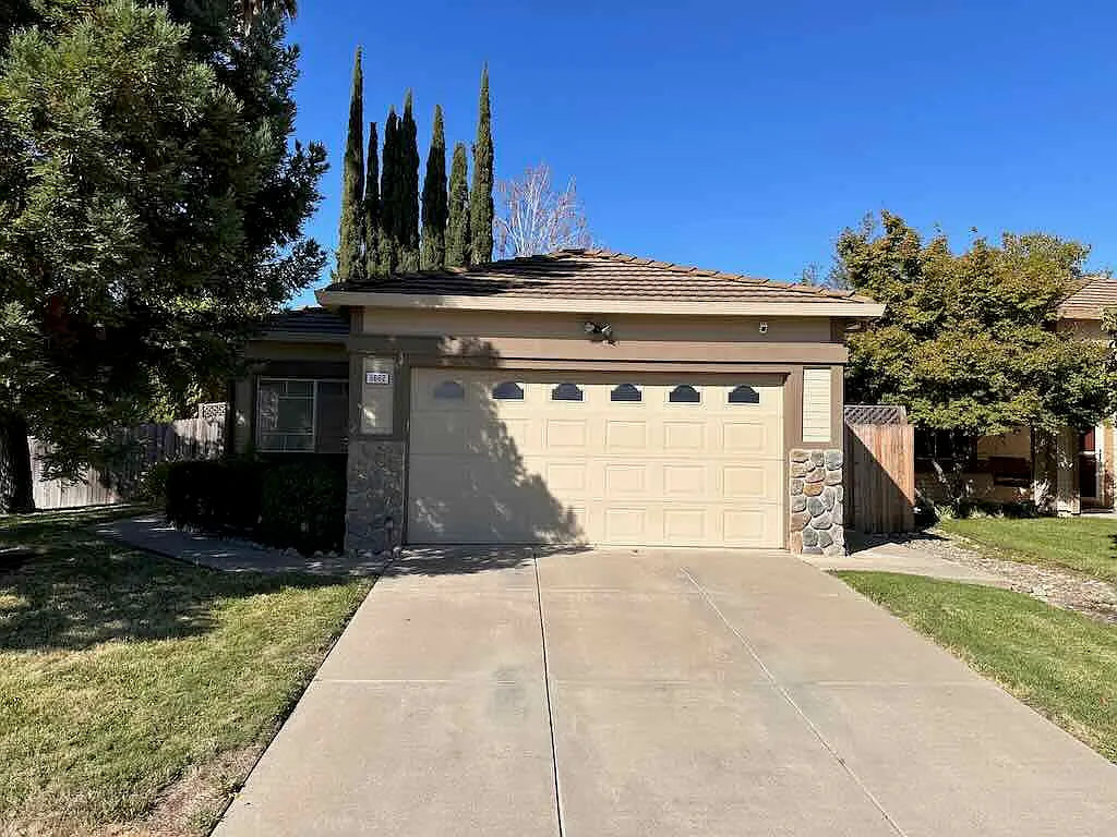 3 bed, 1273 sqft, $2,600 — Photo 2