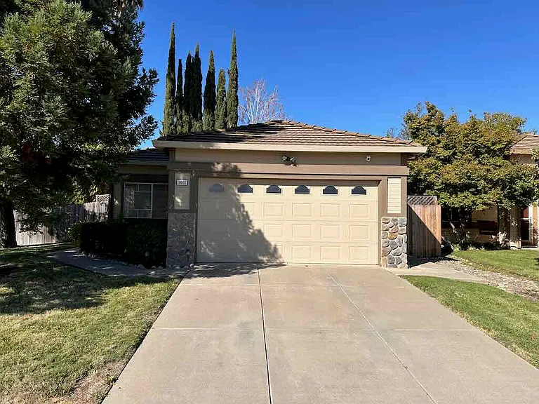 5662 Murrell St — Photo 2