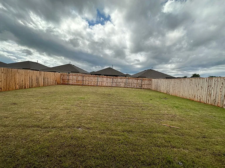 10516 SW 41st St — Photo 31