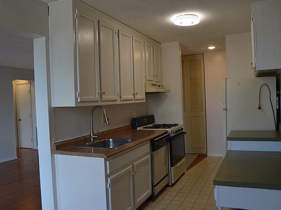 3rd image of 62 Shrewsbury Green Dr Unit K