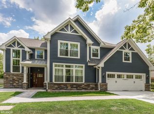 3219 Illinois Rd, Wilmette, IL 60091
