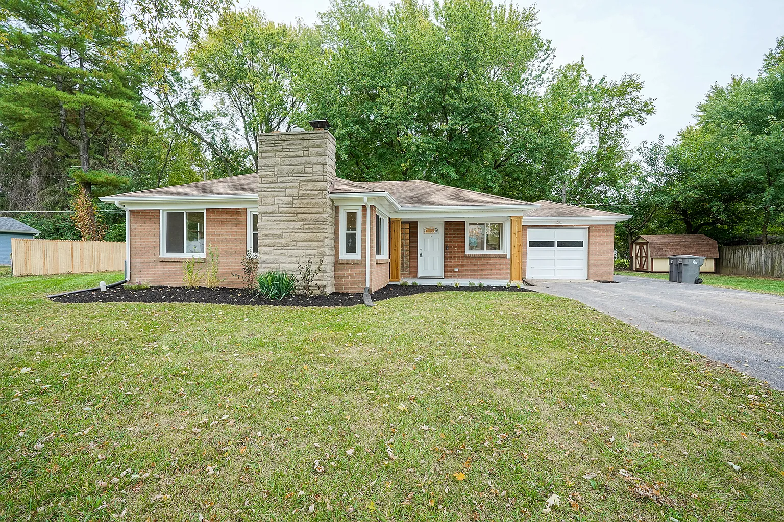 175 E Roberts Rd photo 1