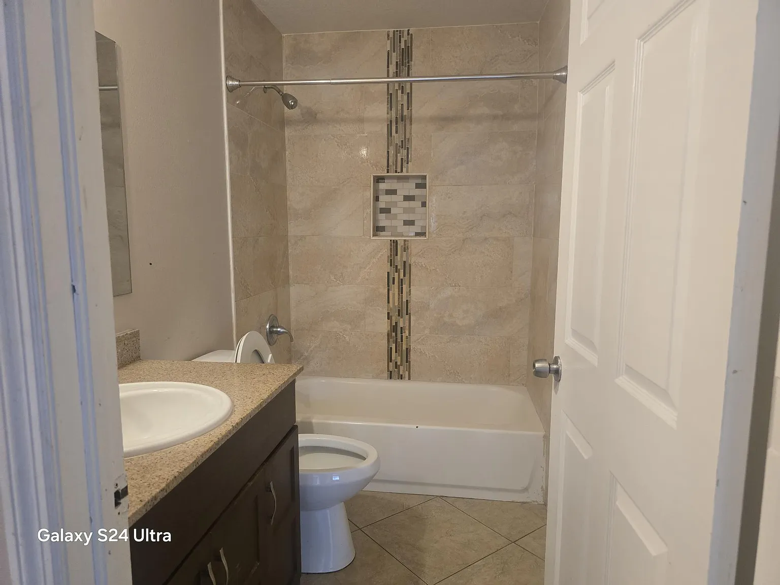 2 bed, 800 sqft, $1,575 — Photo 4