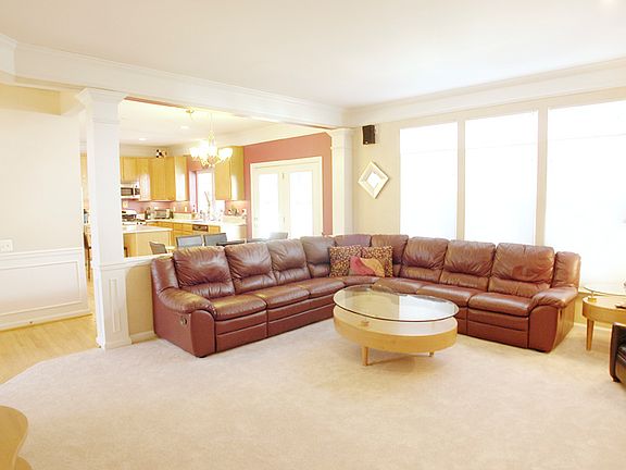 3rd image of 1 Heritage Farm Ct