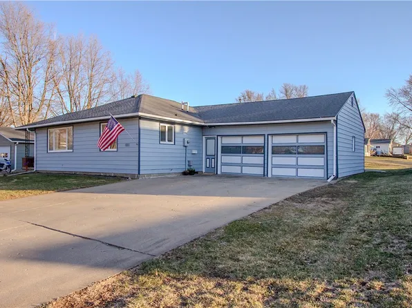 403 Peace St, Pella, IA 50219