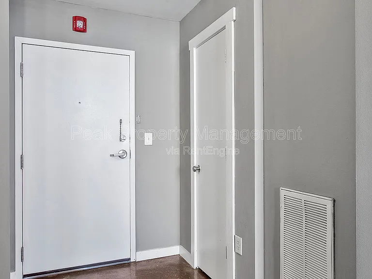 1510 W Broad St — Photo 37