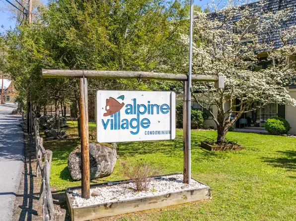 260 Roaring Fork Rd APT 220, Gatlinburg, TN 37738