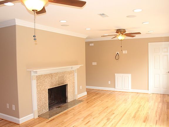 5th image of 10 Holly Dr