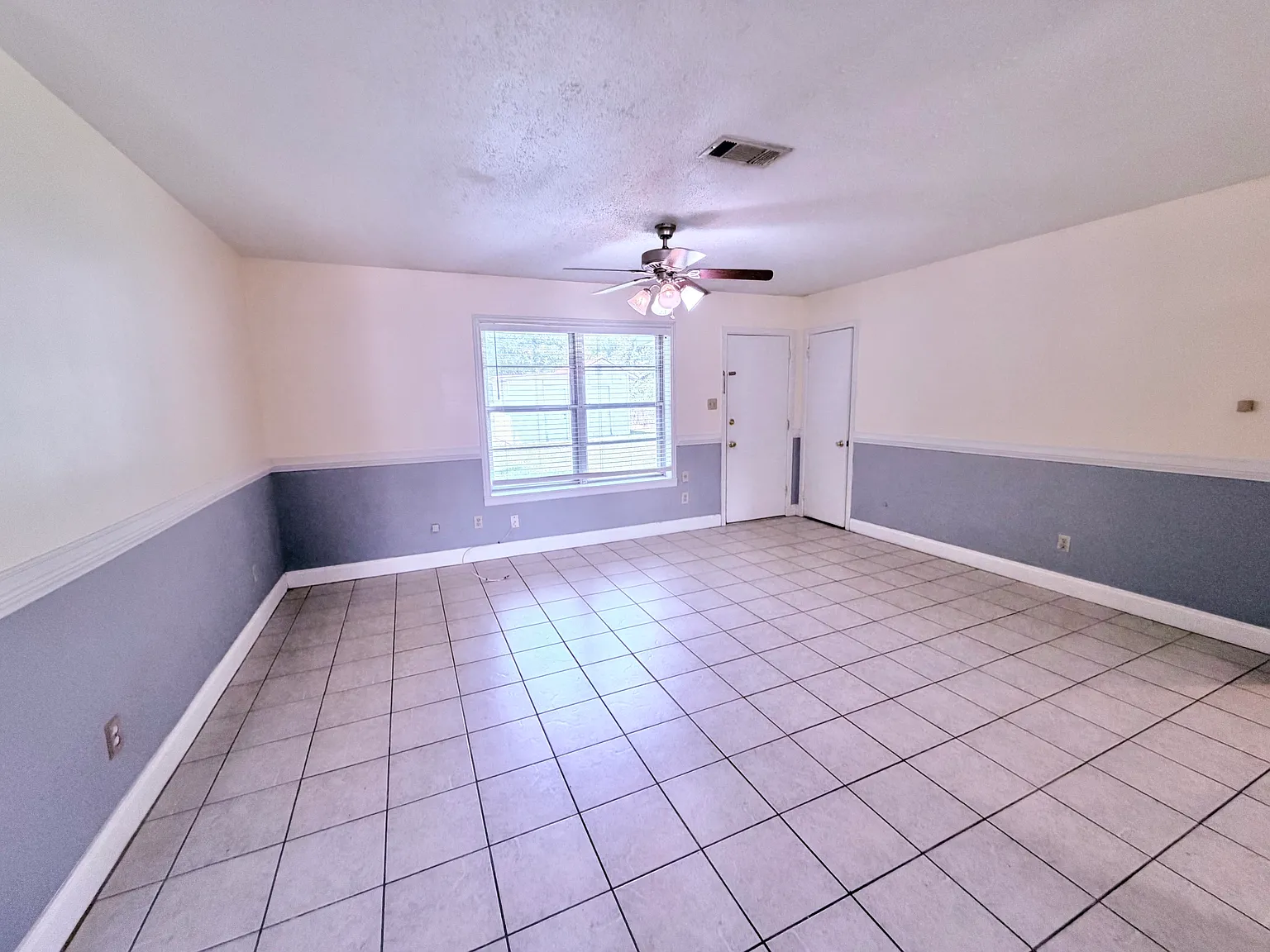 3 bed, 1.5 bath, 1208 sqft, $1,200 — Photo 3