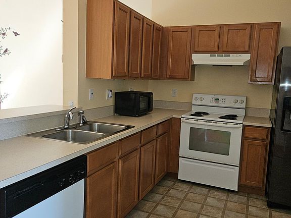 5th image of 520 Benton Dr