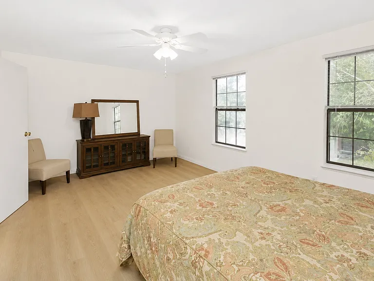 HUGE Master Bedroom - NEW flooring and paint throughout