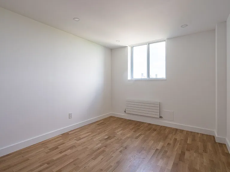 230 Oak St — Photo 51