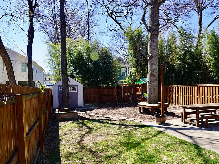 823 Knox Ave — Photo 33