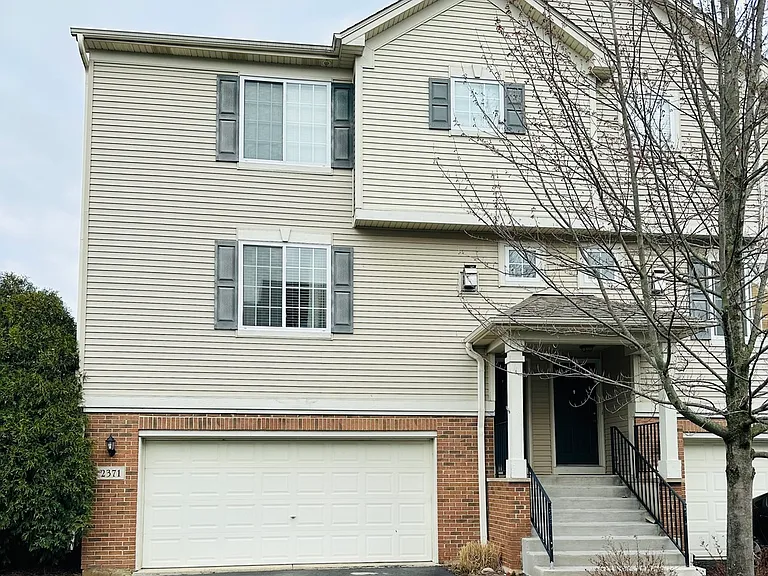 2371 Lundquist Dr — Photo 1