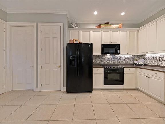 3rd image of 95057 Barclay Pl #6C