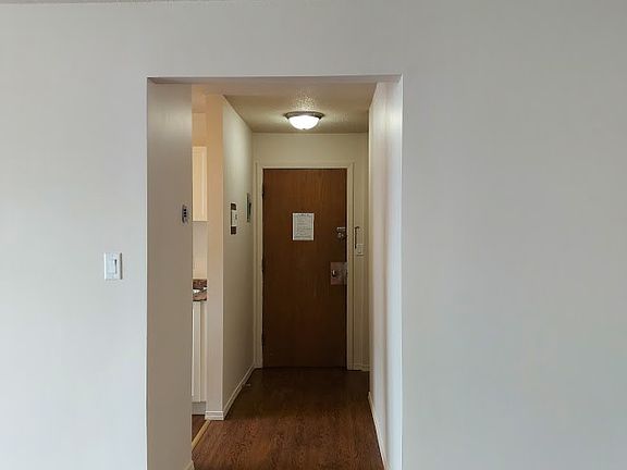 3rd image of 10418 103rd Ave #202