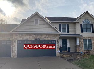 4061 Thunder Ridge Rd, Bettendorf, IA 52722