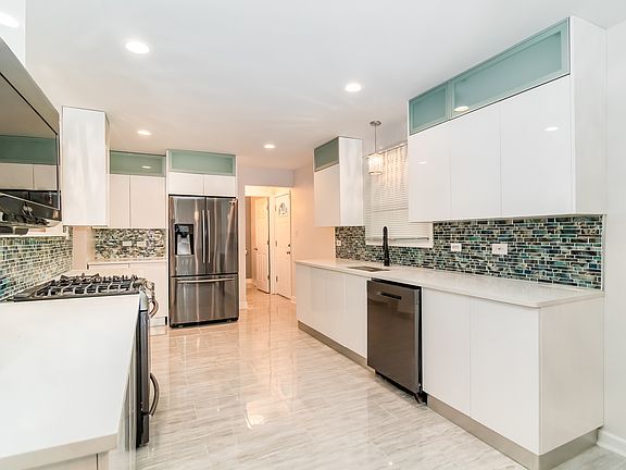 5th image of 1033 Blouin Dr