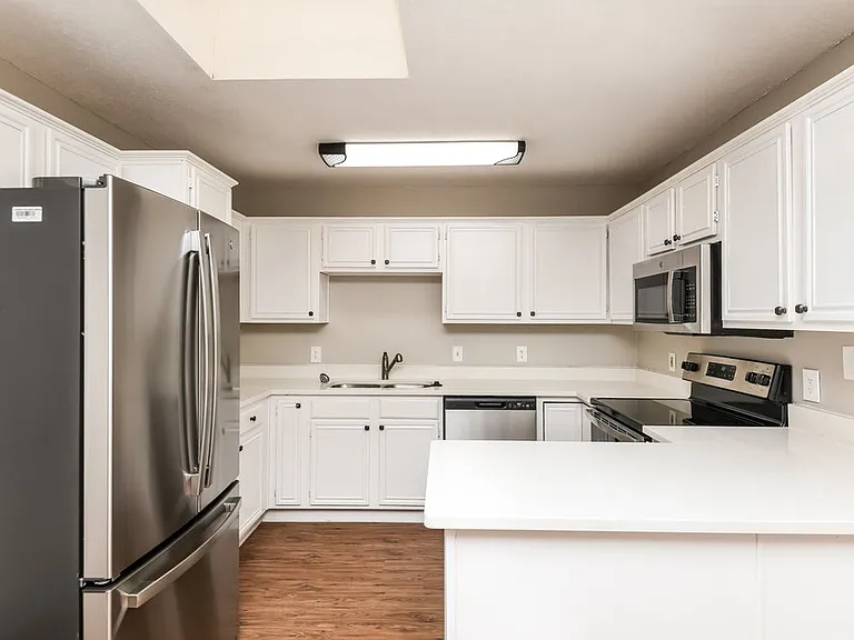 415 Faircrest Dr — Photo 8