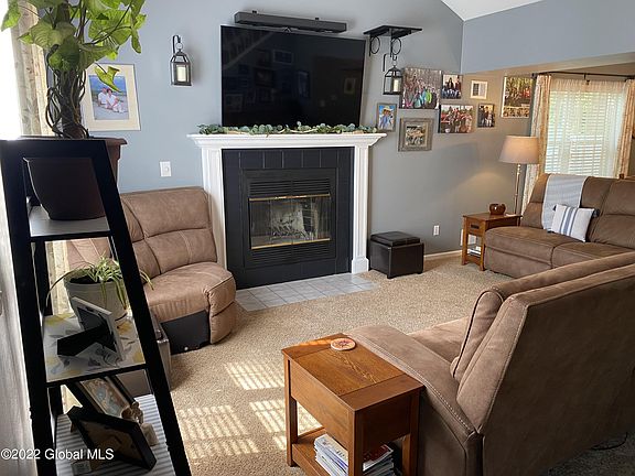 4th image of 150 Goldfinch Ln