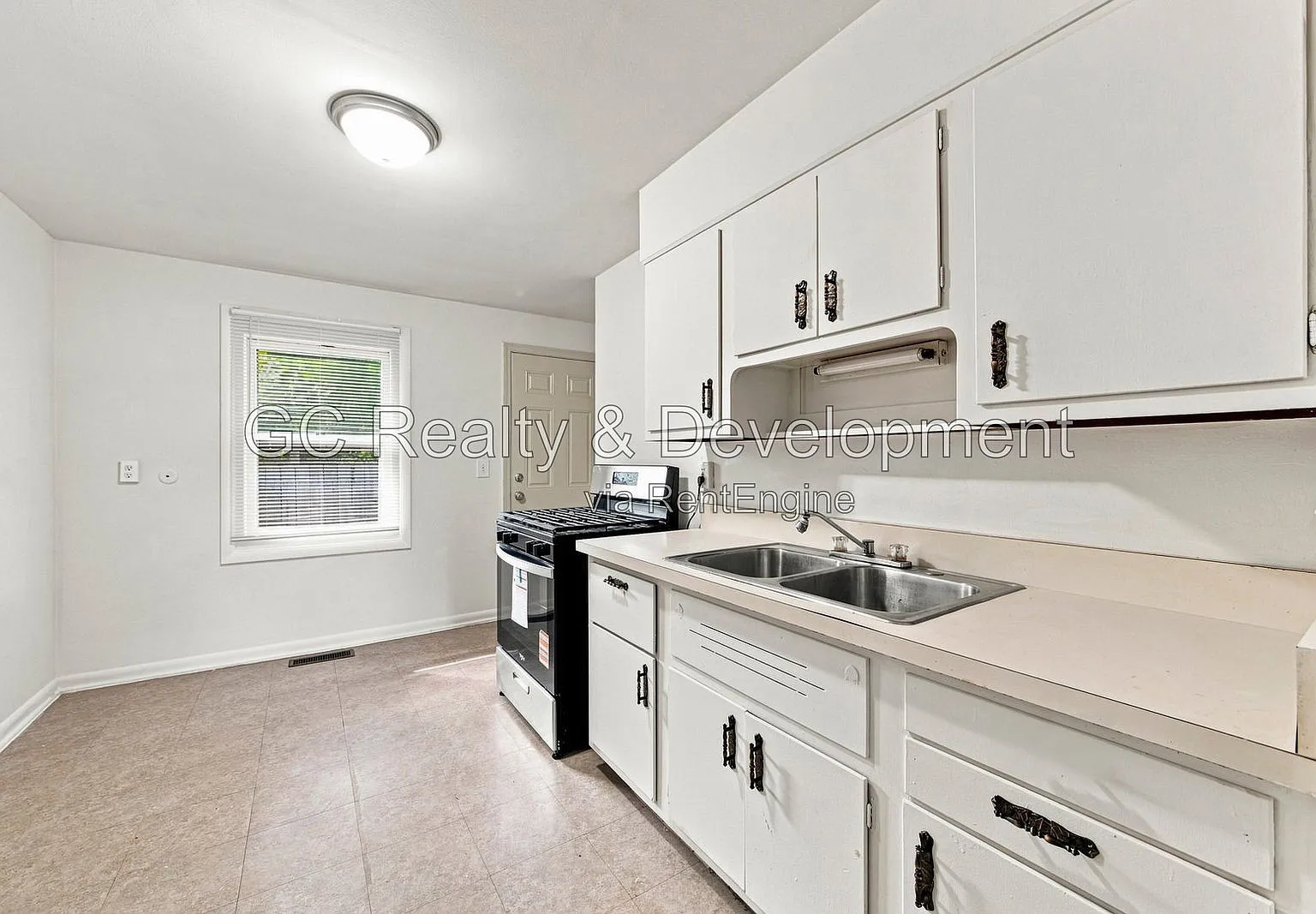 1 bed, 1.0 bath, 1350 sqft, $1,150 — Photo 2