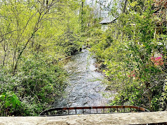 3rd image of 285 Canyon Park Dr