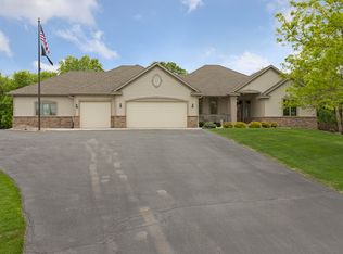 11680 Alexandria Ct, Inver Grove Heights, MN 55077