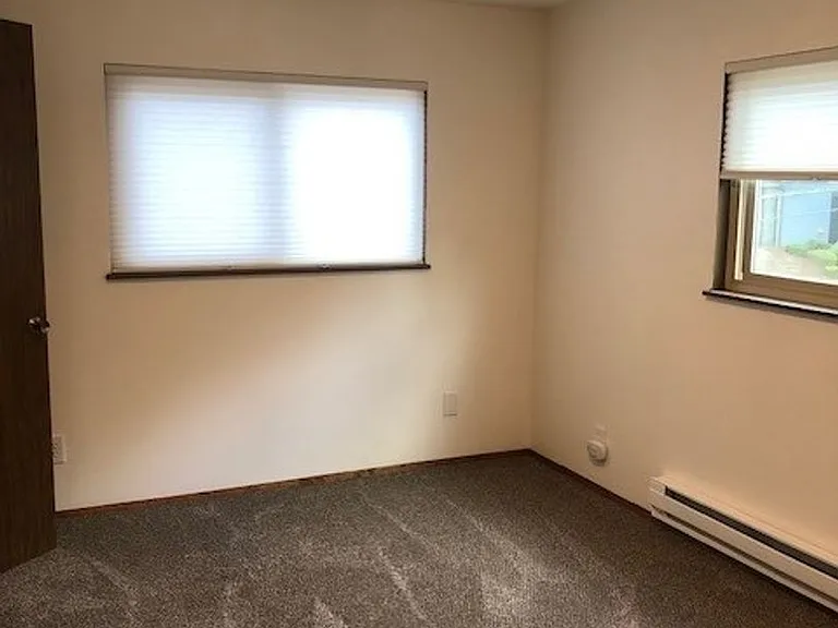 4222 Apts — Photo 7