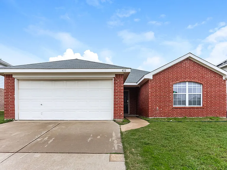 433 Heritage Dr — Photo 1