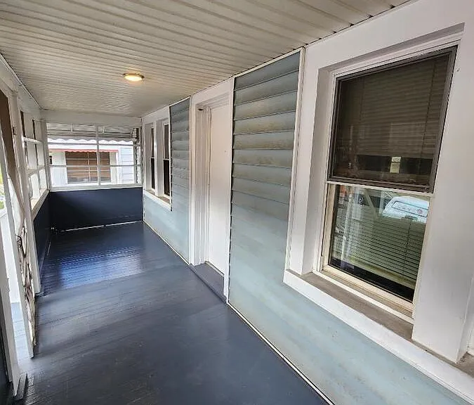 829 Centre Ave NW — Photo 2