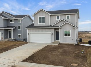 16667 Mill Pond Dr, Urbandale, IA 50323