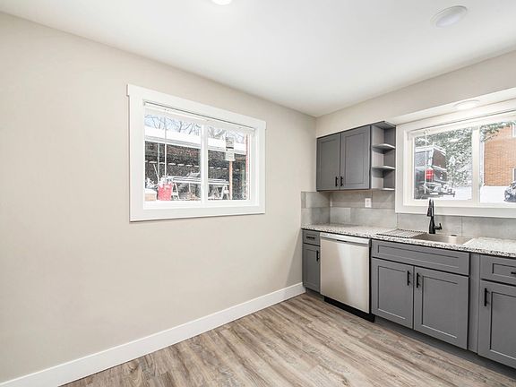 2nd image of 154 S Fremont St NE APT 2
