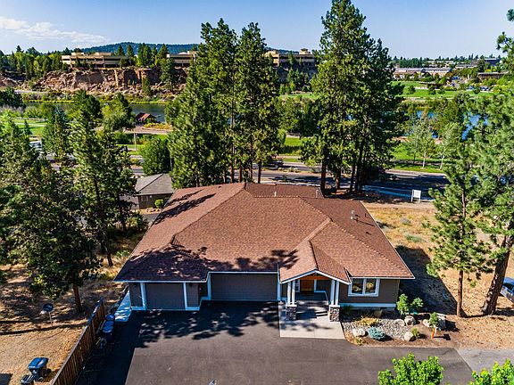 3rd image of 19861 Alderwood Cir