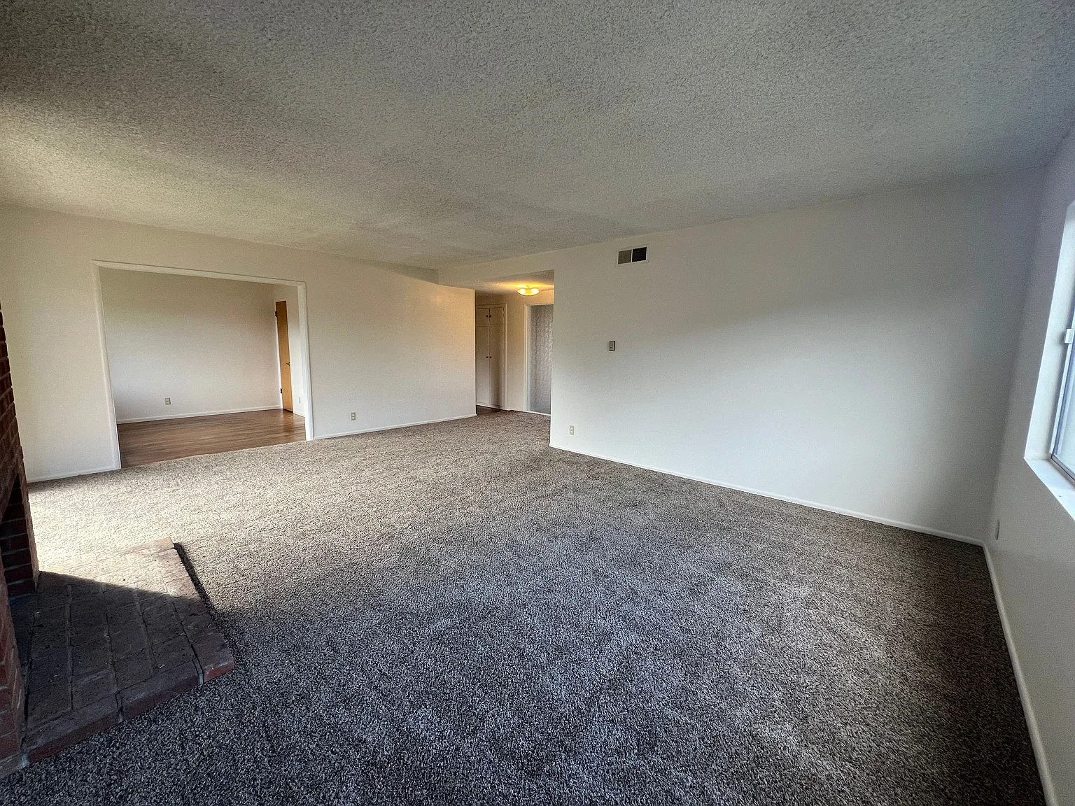 4 bed, 2.0 bath, 1558 sqft, $3,000 — Photo 4