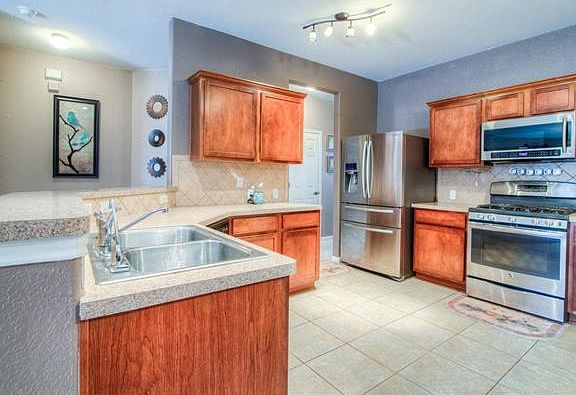 5th image of 242 Oxford Dr