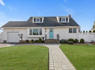 6 Birch Lane, Massapequa Park, NY 11762