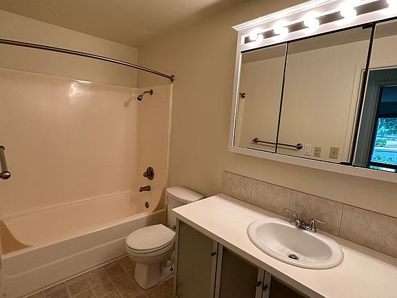 5th image of 9750 SW Marjorie Ln APT 1