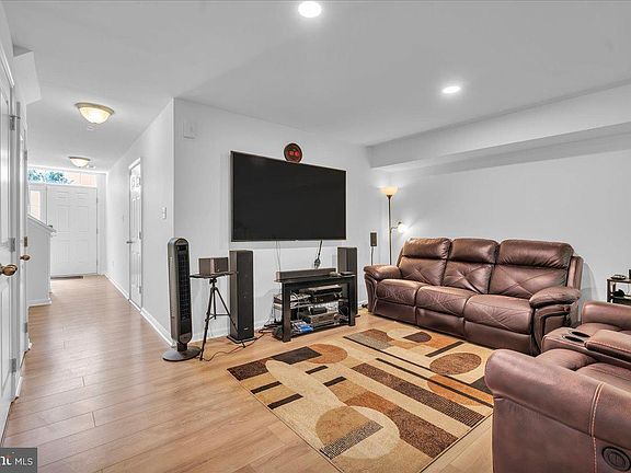 3rd image of 465 Dogwood Dr
