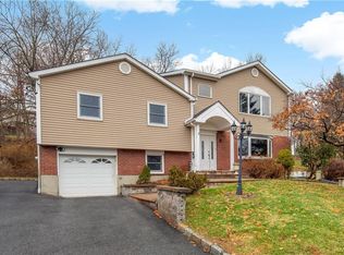 621 Cardinal Rd, Cortlandt Manor, NY 10567